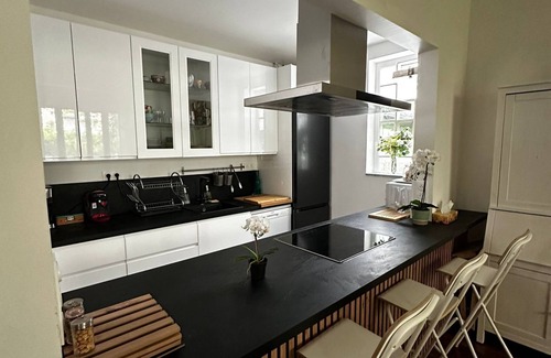 Saint-Ouen House | La Maison du Bonheur with garden and private parking in the center of Saint Ouen.