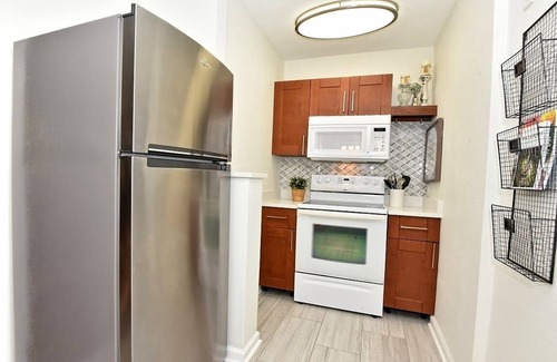 Winter Park Condo | Lakefront Condo w/Sunroom, Office, & Lakeside Pool