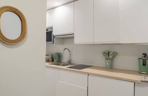 Strasbourg -Saint-Denis Apartment | Lavie Maison: Paris A/C Retreat