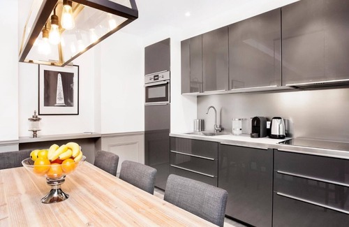 Quartier Sainte-Avoye Apartment | LivinParis | Luxury 3 Bedrooms Le Marais I