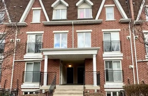 Beaconsfield Village House | Location Location Location!