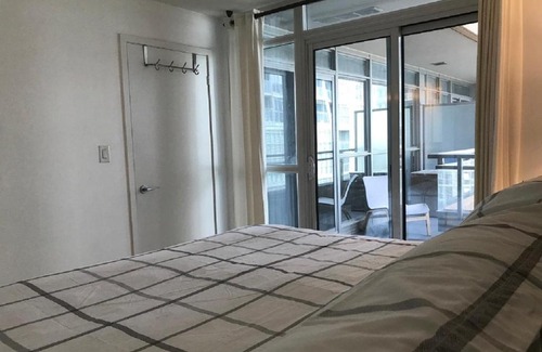 CityPlace Apartment | Lovely 3-Bedroom corner suite *10