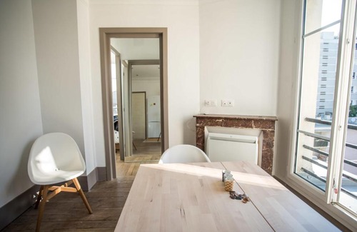Belleville Apartment | Lovely apt next to the Belleville park