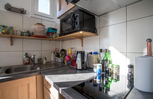 Belleville Apartment | Lovely apt next to the Belleville park