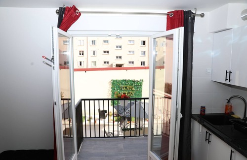 Le Bourget Apartment | Lux Red Rose - 15 Min To Paris & CDG