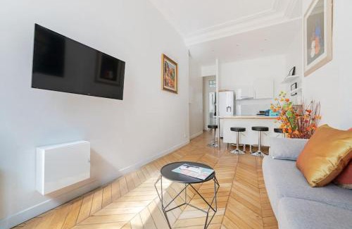 Palais-Royal Apartment | Luxe 1-BR Gem Louvre & Opera