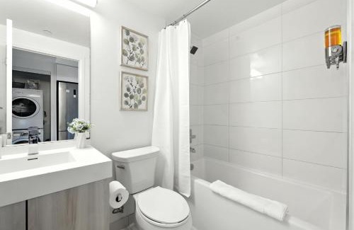 Garden District Apartment | Luxe Downtown Studio Near Eaton Centre & Transit