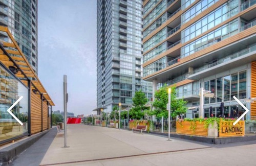 CityPlace Apartment | Luxurious 2 bedroom Condo 5 mins from the CN Tower