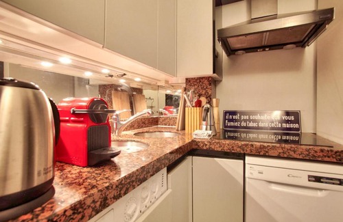 Quartier de la Monnaie Apartment | Luxurious 2 Bedrooms Saint Michel Notre Dame Augustins Free Netflix