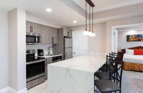 Florida Center Apartment | Luxurious 2bd retreat offers a sanctuary to relax