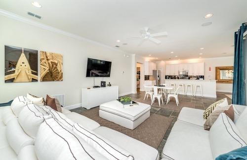Davenport House | 🏡✨ Luxurious Model Resort Pool Home Near Disney! Perfect for Family Fun!