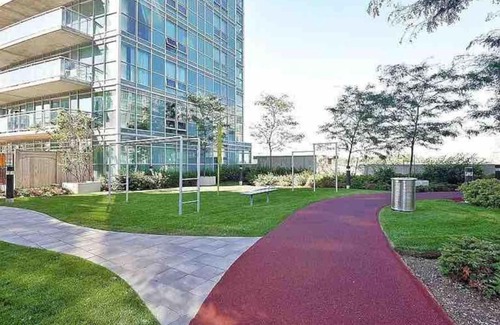 Humber Bay Apartment | Luxury 2BDR modern private condo in Toronto