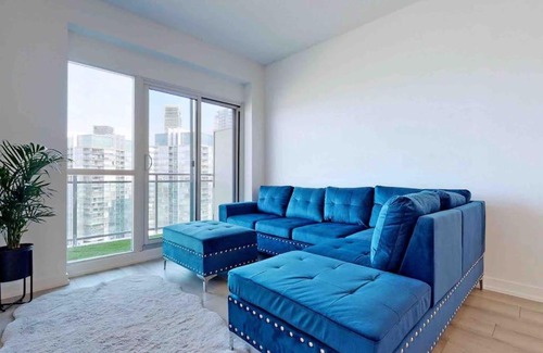 Humber Bay Apartment | Luxury 2BDR modern private condo in Toronto