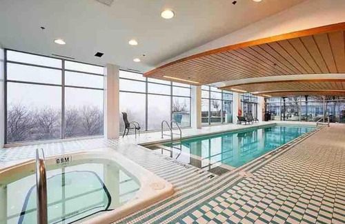 Humber Bay Apartment | Luxury 2BDR modern private condo in Toronto