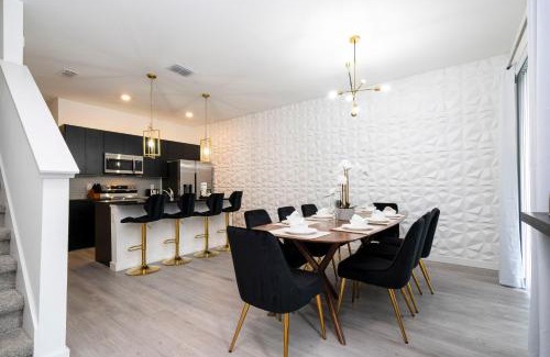 Bay Lake House | Luxury 3 Bed Home up to 8 guests- The Hub - 3236 TT