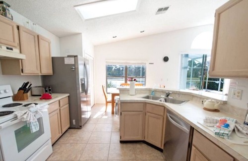 Lindfields House | Luxury 4 Bedroom Home near Disney World, Florida South-Facing Pool, Lakeside
