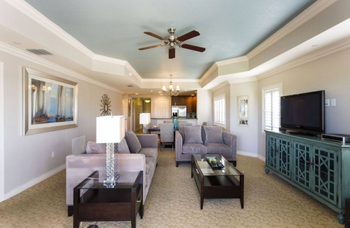 Reunion Condo | Luxury Condo | Elegant Decor Near Disney!