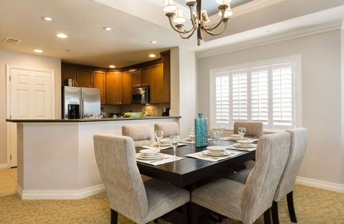 Reunion Condo | Luxury Condo | Elegant Decor Near Disney!