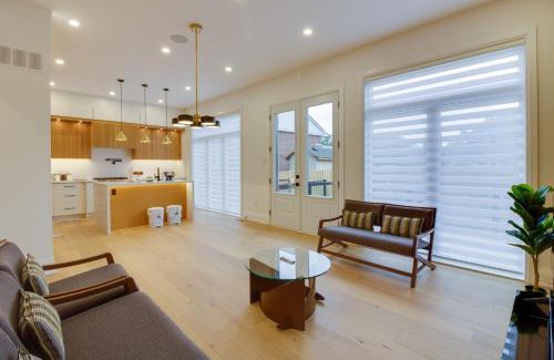 Clairlea Apartment | Luxury House In Scarborough