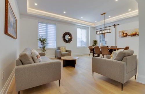 Clairlea Apartment | Luxury House In Scarborough