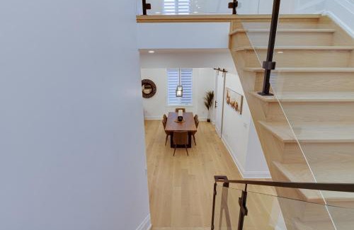 Clairlea Apartment | Luxury House In Scarborough