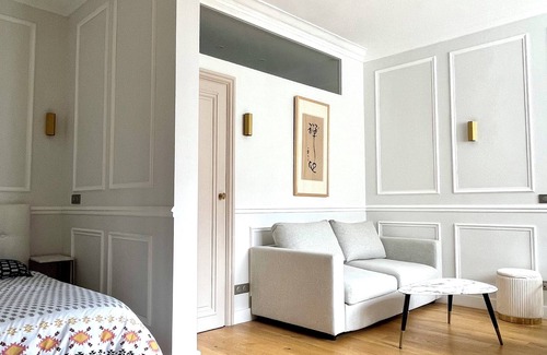 Champs-Elysees Apartment | Magnificent 1P on avenue Montaigne, ideal for students or workers