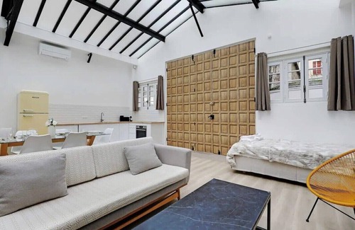 15th Arrondissement Apartment | Magnificent loft Porte Versailles & Champs de Mars