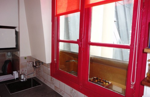 Enfants-Rouges Apartment | Marais Large One Bedroom Apart 40 sq m Quiet & Sunny