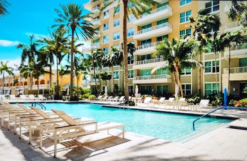 Ocean Ridge Apartment | Marina view condo 15 min walk from the beach