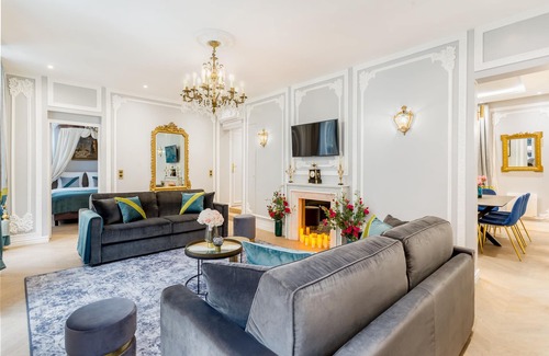 Paris City Center Apartment | Merveil - Signature Suite - Louvre - Victoria