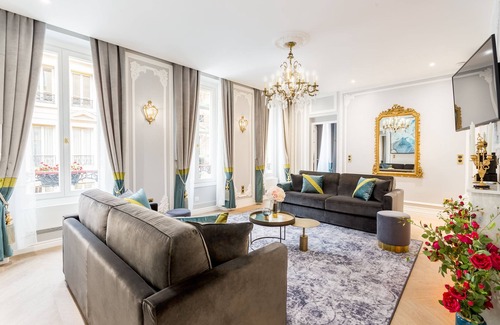 Paris City Center Apartment | Merveil - Signature Suite - Louvre - Victoria
