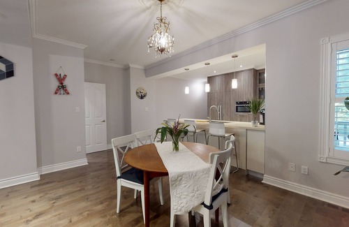 Cabbagetown South House | Mid Century Modern 3 BR in DT, TO