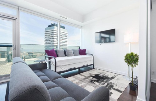 Toronto Entertainment District Apartment | Minutes walk to Scotiabank arena,TIFF, MTCC,CN Tower Condo Downtown Toronto