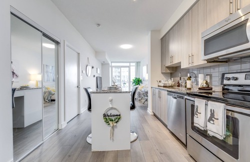 Downtown Mississauga Condo | Mississauga sq1 lovely 1 bedroom condo with pool