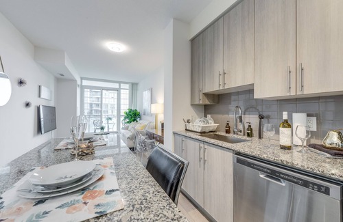 Downtown Mississauga Condo | Mississauga sq1 lovely 1 bedroom condo with pool
