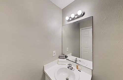 Tampa House | Modern and Cozy Home 10 mins to Beach