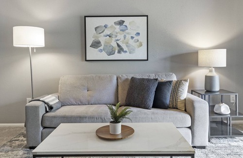 Greater Northdale Apartment | Modern Apartment in Prime Location (ID1241)
