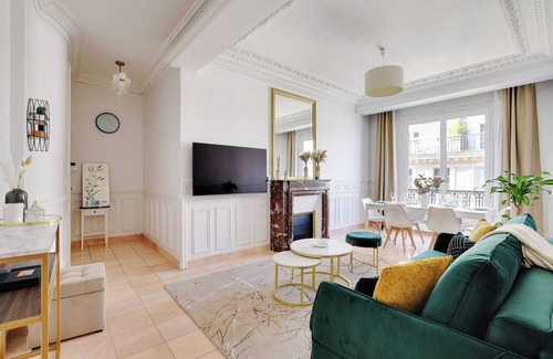 Saint-Merri Apartment | Modern Apartment - 2BD/4P - Louvre/Marais