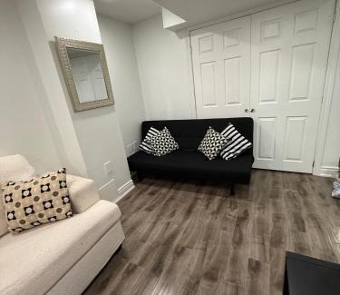 Churchill Meadows Apartment | Modern & cozy one Bedroom Basement Suite with Kitchen and parking- sleeps 4