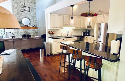 Oro-Medonte Ski Chalet | Modern Family Friendly Chalet