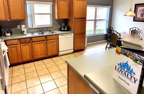 Windsor Palms House | Modern Pool Home, 3 Master Suites, Lake View & Games Rm Disney 3 Miles