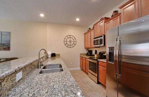 West Kissimmee House | Modern Townhouse with private splashpool! Gated Resort w/tons of amenities for Family Fun! Free wifi!