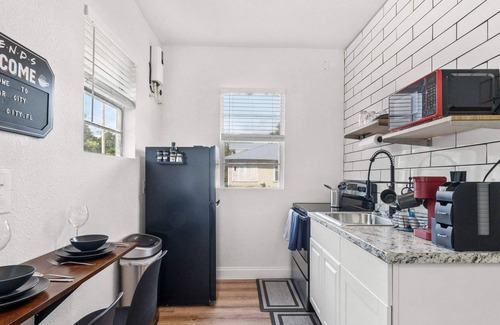Ybor City Apartment | Modish 1BR Apartment near Tampa Downtown w Parking