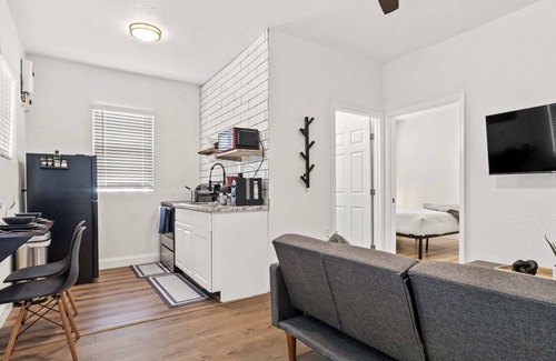 Ybor City Apartment | Modish 1BR Apartment near Tampa Downtown w Parking