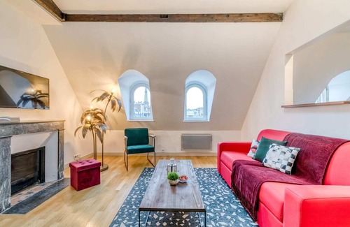 Champs-Elysees Apartment | Montaigne IV - Two Bedroom Apartment, Sleeps 6