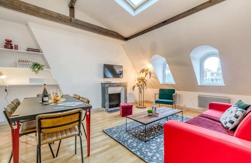 Champs-Elysees Apartment | Montaigne IV - Two Bedroom Apartment, Sleeps 6