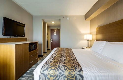 Airport Road Business Centre Hotel | Monte Carlo Inn - Brampton Suites