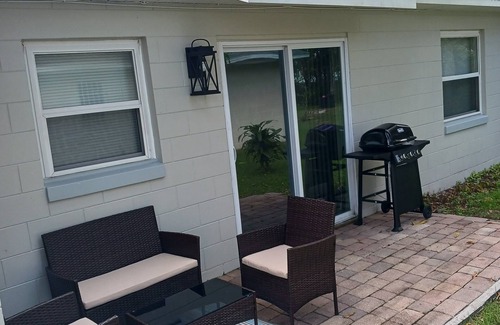 Pine Hills House | nCozy Vacation home in Orlando close to Disney, Universal and shopping outlets.