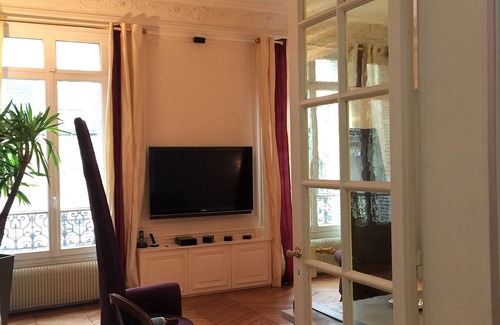 Passy Apartment | Near Olympic Village Beautiful, spacious Haussmann apartment Trocadéro Passy