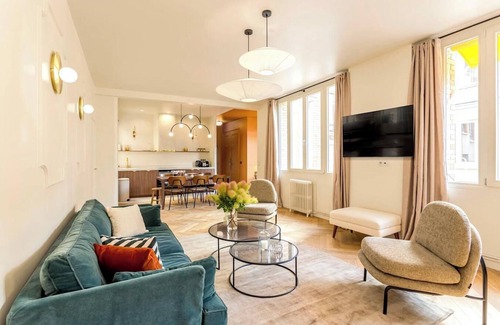 Vivienne Apartment | NEAR TO PARISIAN LANDMARKS,@LES HALLES, PALAIS-ROYAL, OPÉRA GARNIER & LOUVRE